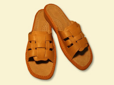 Výrobca papúč, obuvi, sandálov, papúč, drevákov, detskej obuvi, papúč z ovčej vlny, otepľovačov vlny