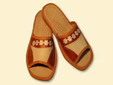 Výrobca papúč, obuvi, sandálov, papúč, drevákov, detskej obuvi, papúč z ovčej vlny, otepľovačov vlny