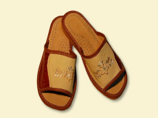 Výrobca papúč, obuvi, sandálov, papúč, drevákov, detskej obuvi, papúč z ovčej vlny, otepľovačov vlny