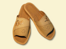 Výrobca papúč, obuvi, sandálov, papúč, drevákov, detskej obuvi, papúč z ovčej vlny, otepľovačov vlny