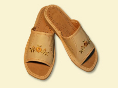 Výrobca papúč, obuvi, sandálov, papúč, drevákov, detskej obuvi, papúč z ovčej vlny, otepľovačov vlny