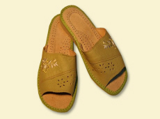 Výrobca papúč, obuvi, sandálov, papúč, drevákov, detskej obuvi, papúč z ovčej vlny, otepľovačov vlny