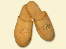 Výrobca papúč, obuvi, sandálov, papúč, drevákov, detskej obuvi, papúč z ovčej vlny, otepľovačov vlny