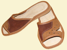 Výrobca papúč, obuvi, sandálov, papúč, drevákov, detskej obuvi, papúč z ovčej vlny, otepľovačov vlny